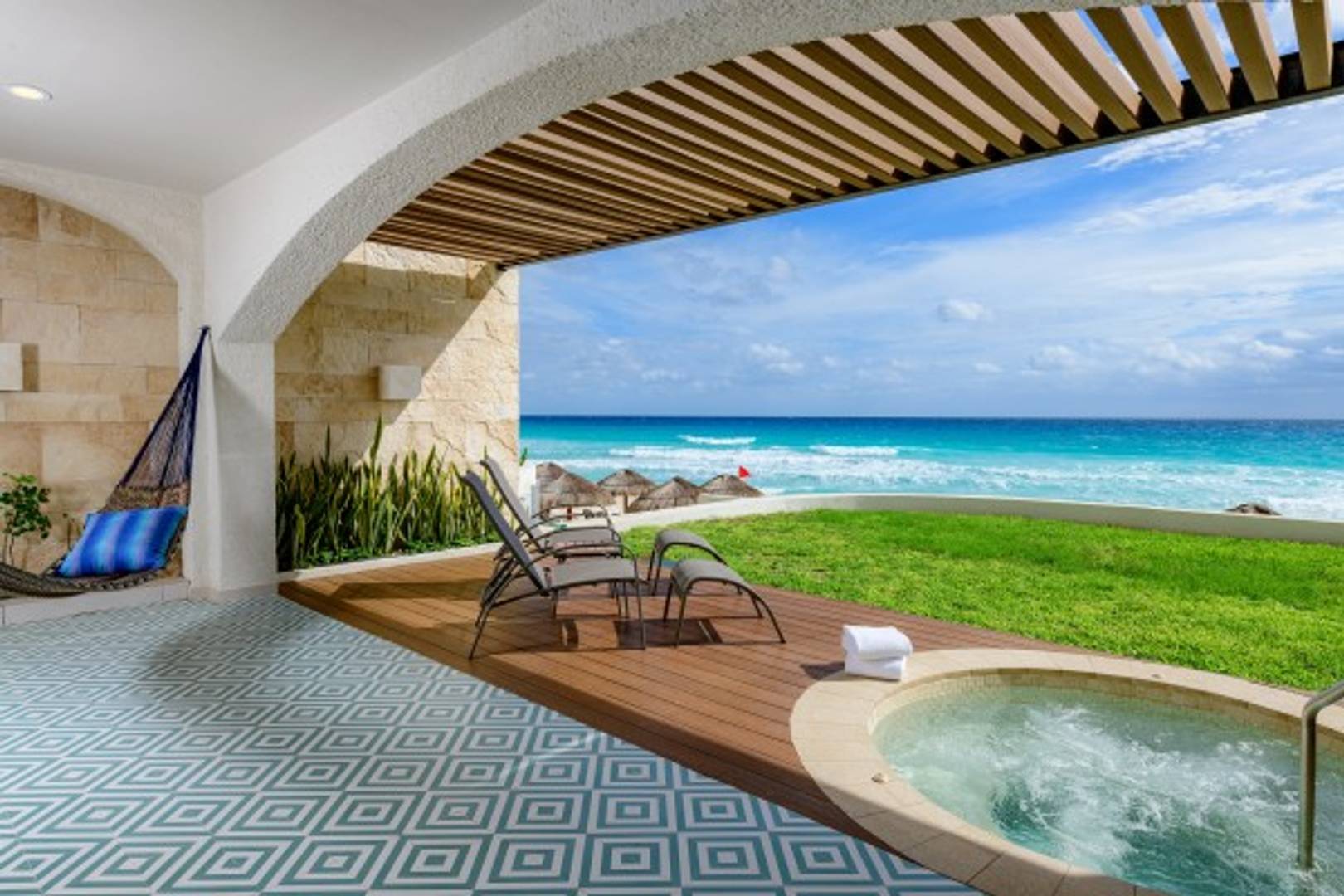 Cancun Vacations - Hilton Cancun Mar Caribe - All-Inclusive - Property Image 21